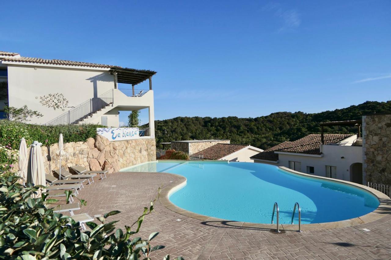 Residence Con Piscina A 4 Km Da Baja Sardinia Cala Bitta Exterior photo